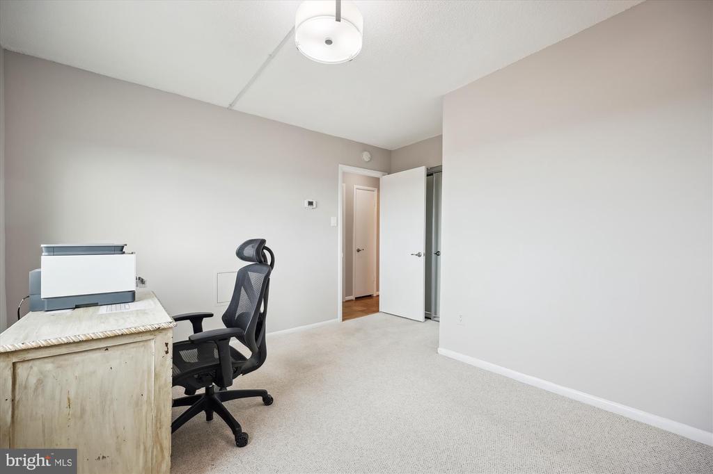 1121 University Blvd W