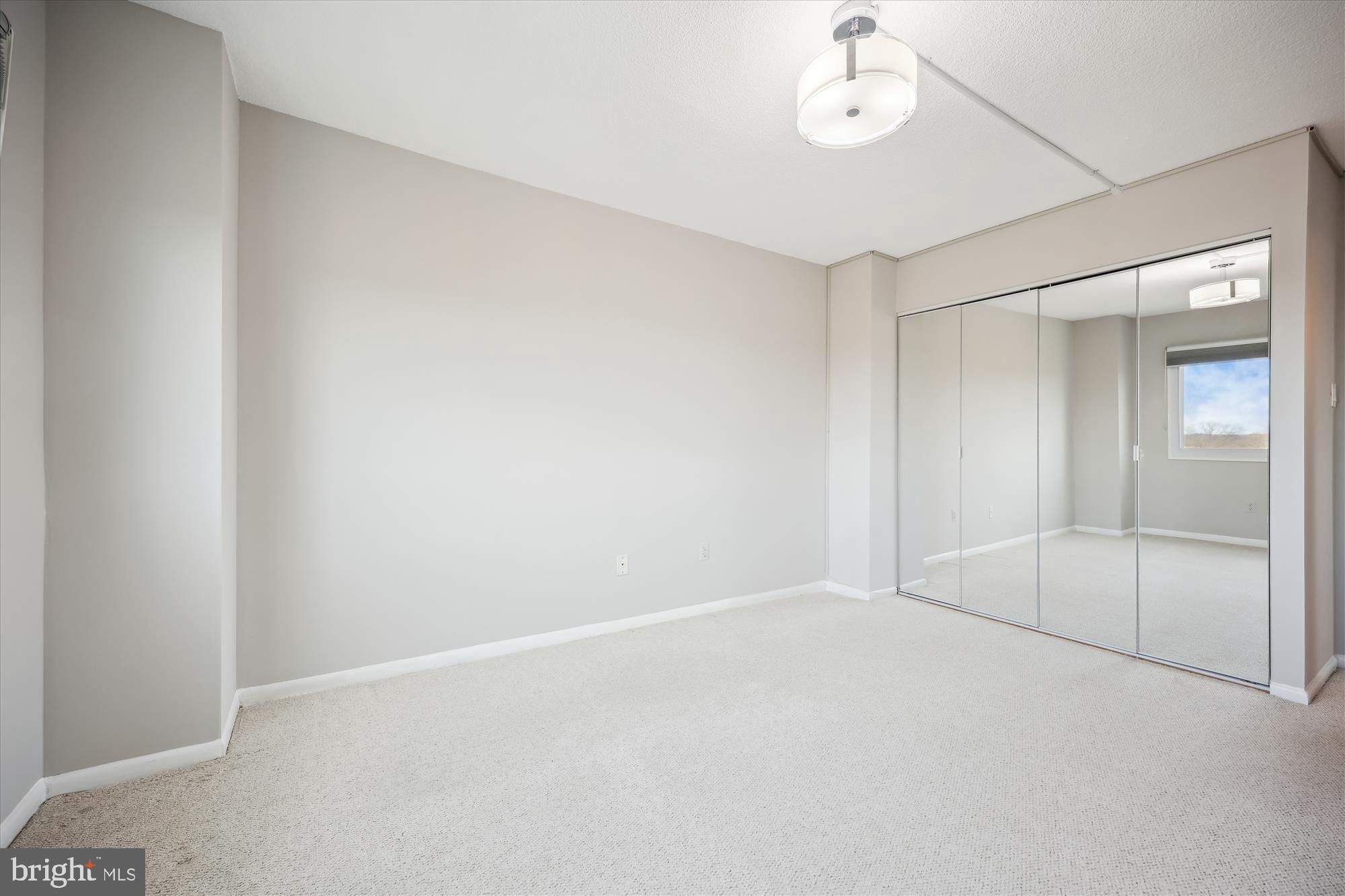 1121 University Blvd W