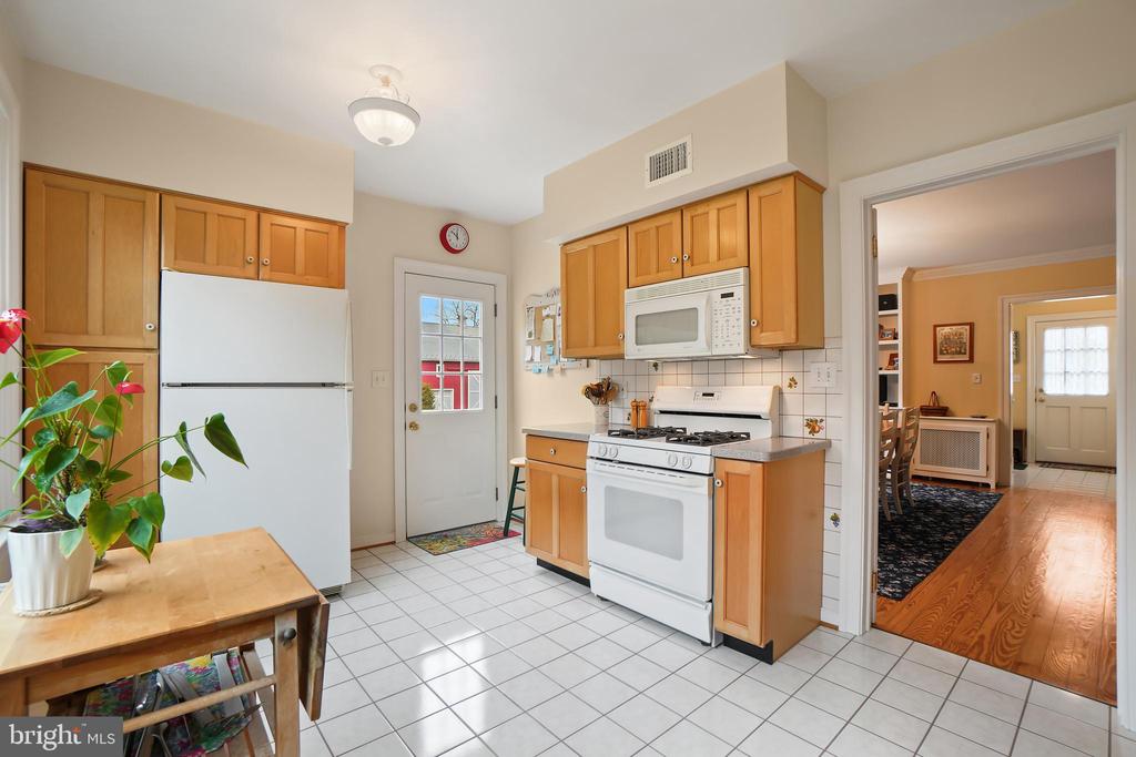 8901 Damascus Rd