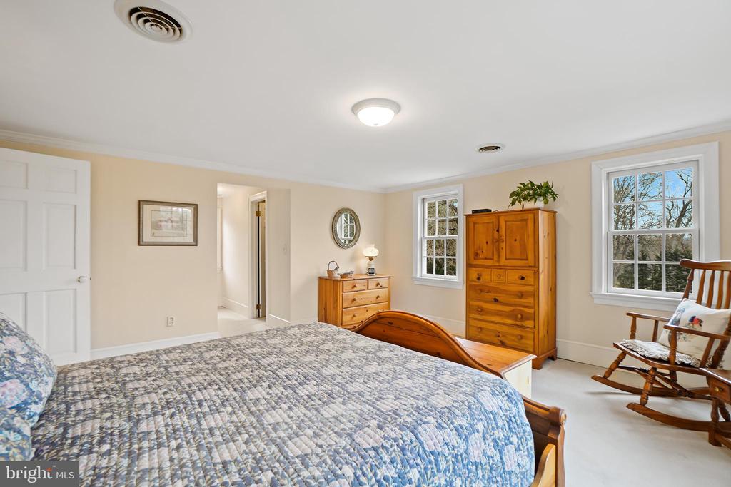 8901 Damascus Rd