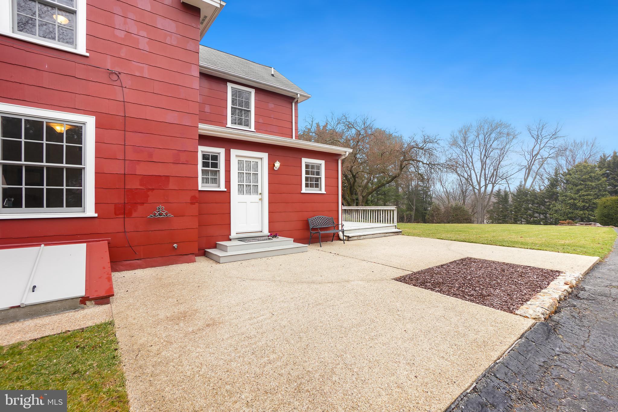8901 Damascus Rd