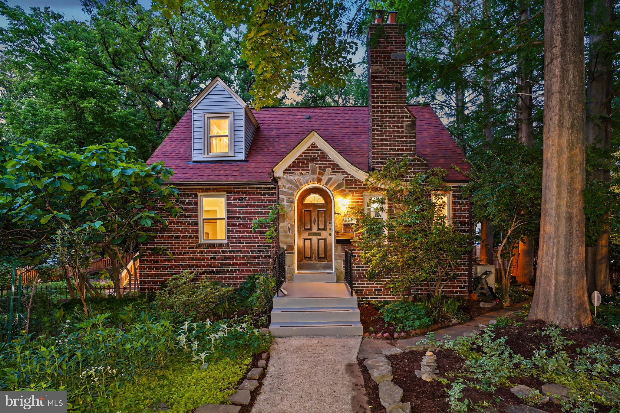 7001 Poplar Ave