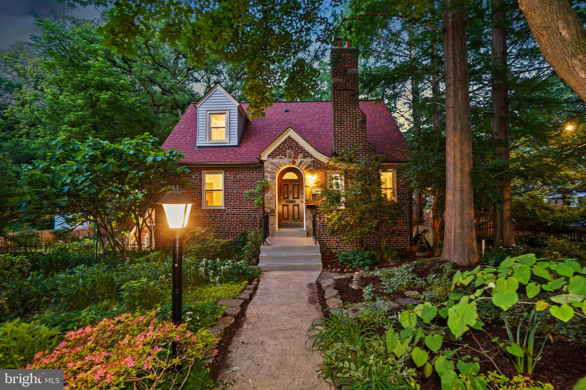 7001 Poplar Ave
