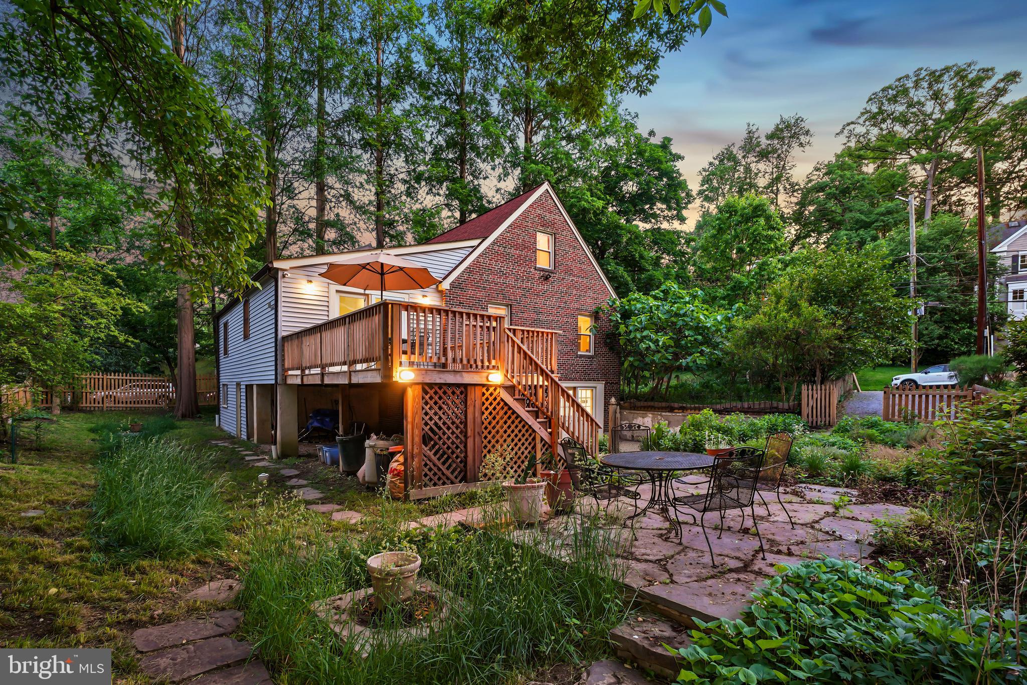7001 Poplar Ave