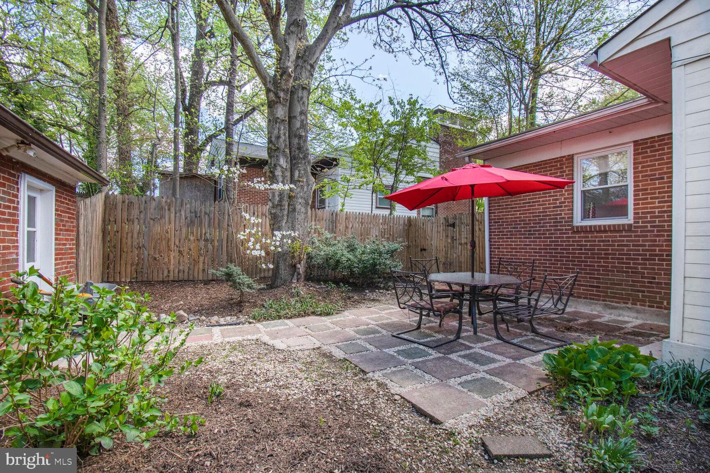 7511 Glenside Dr