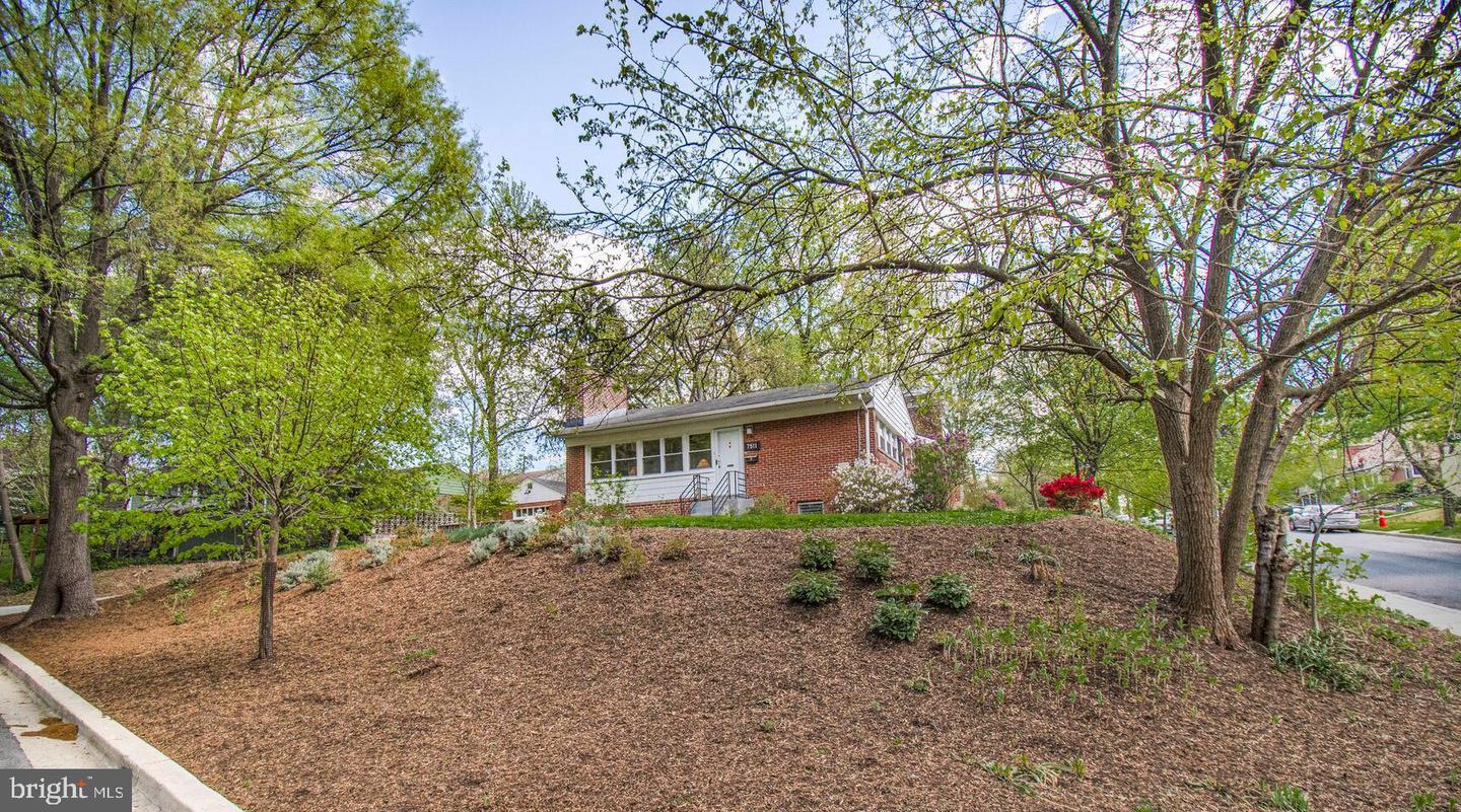 7511 Glenside Dr