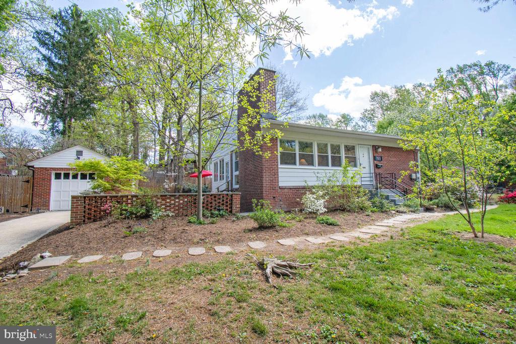 7511 Glenside Dr