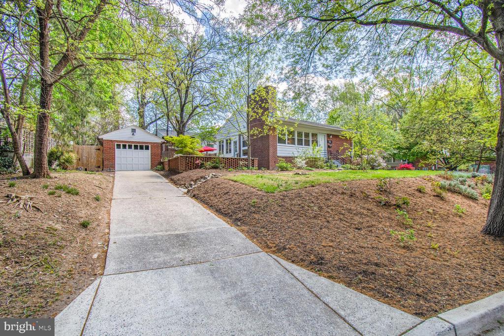 7511 Glenside Dr