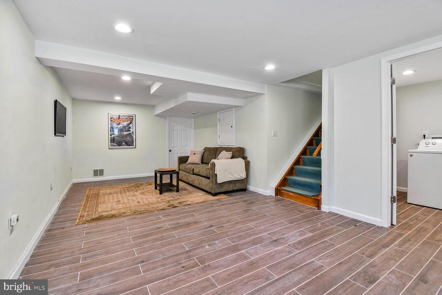 7511 Glenside Dr