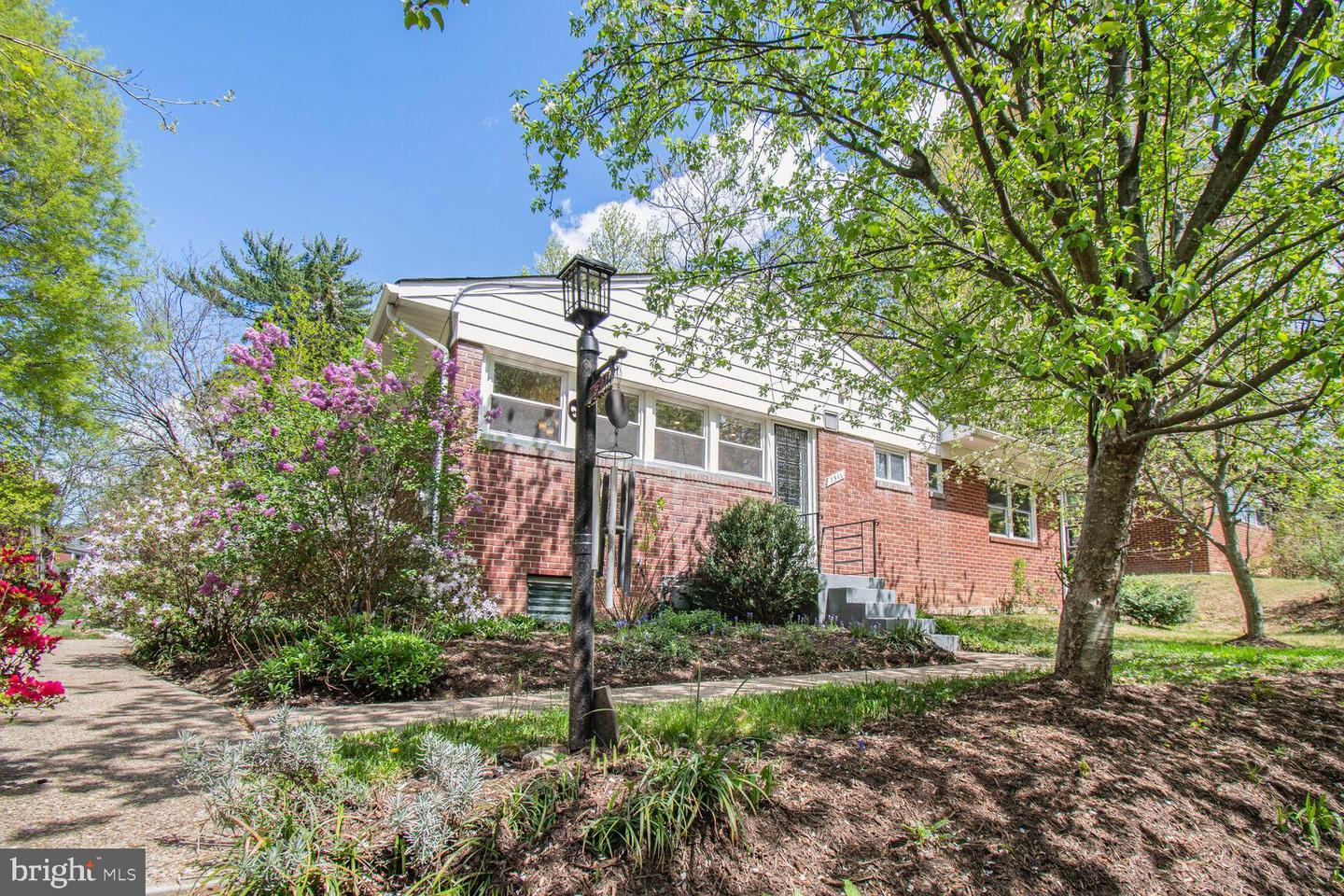 7511 Glenside Dr
