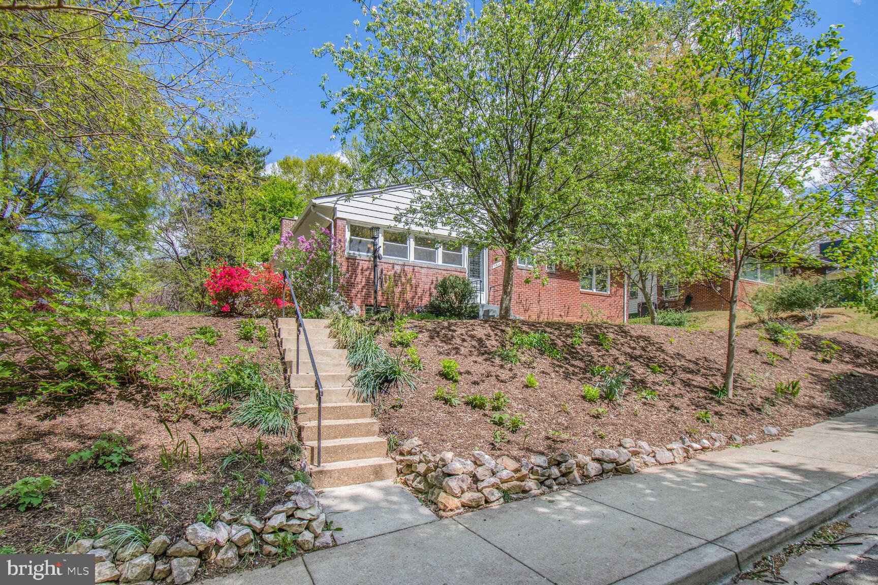 7511 Glenside Dr