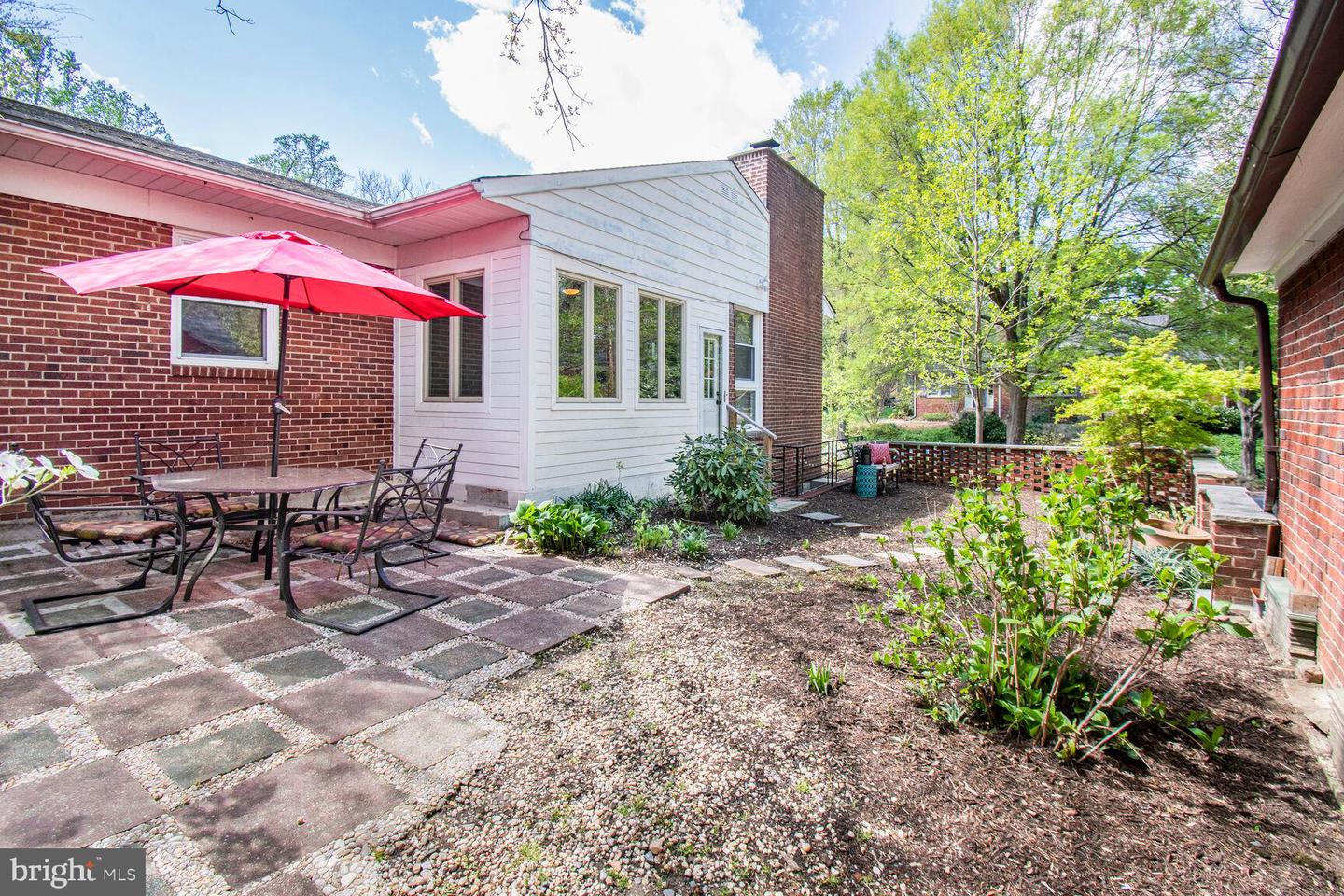 7511 Glenside Dr