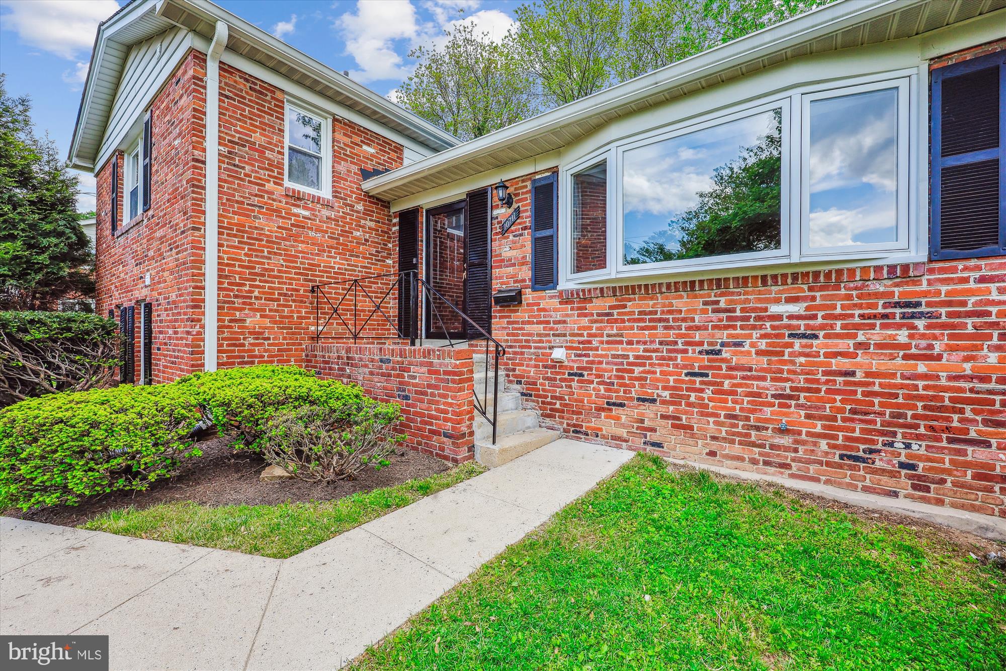 10711 Huntwood Dr