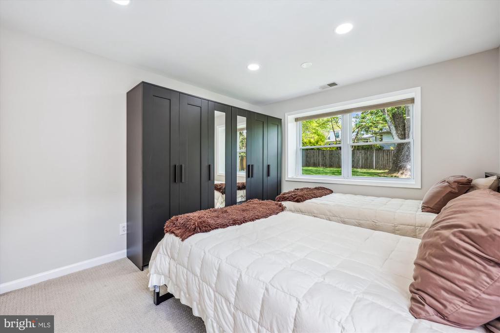 10711 Huntwood Dr