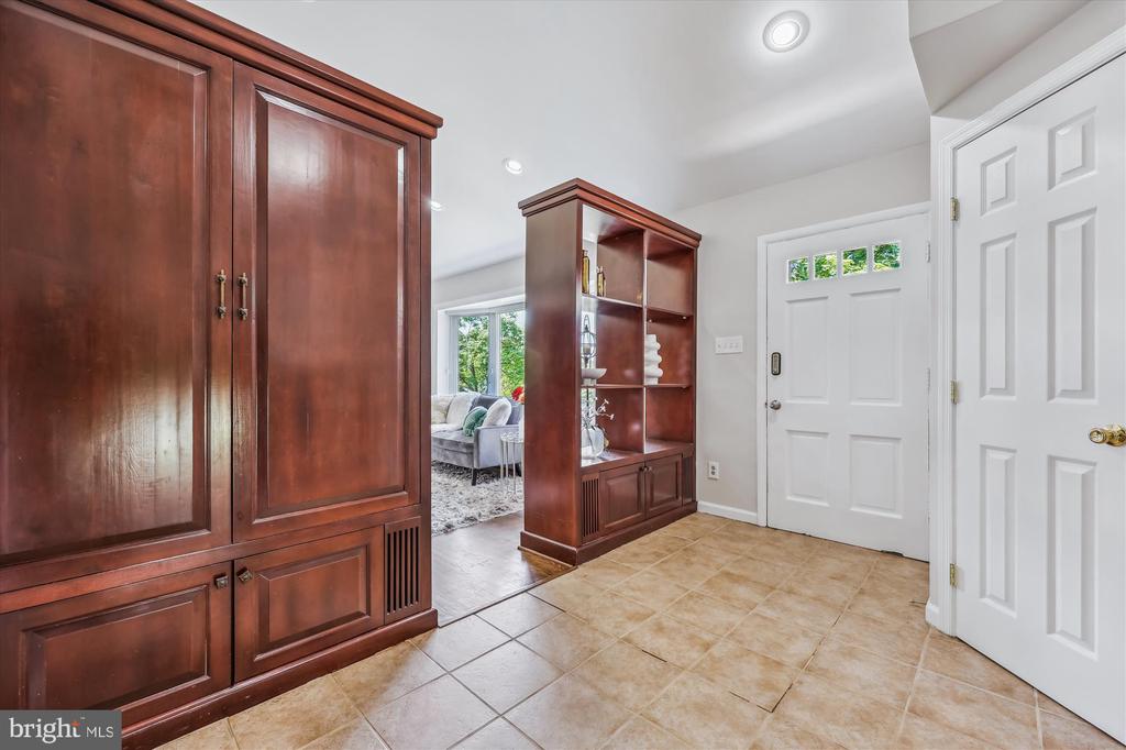 10711 Huntwood Dr