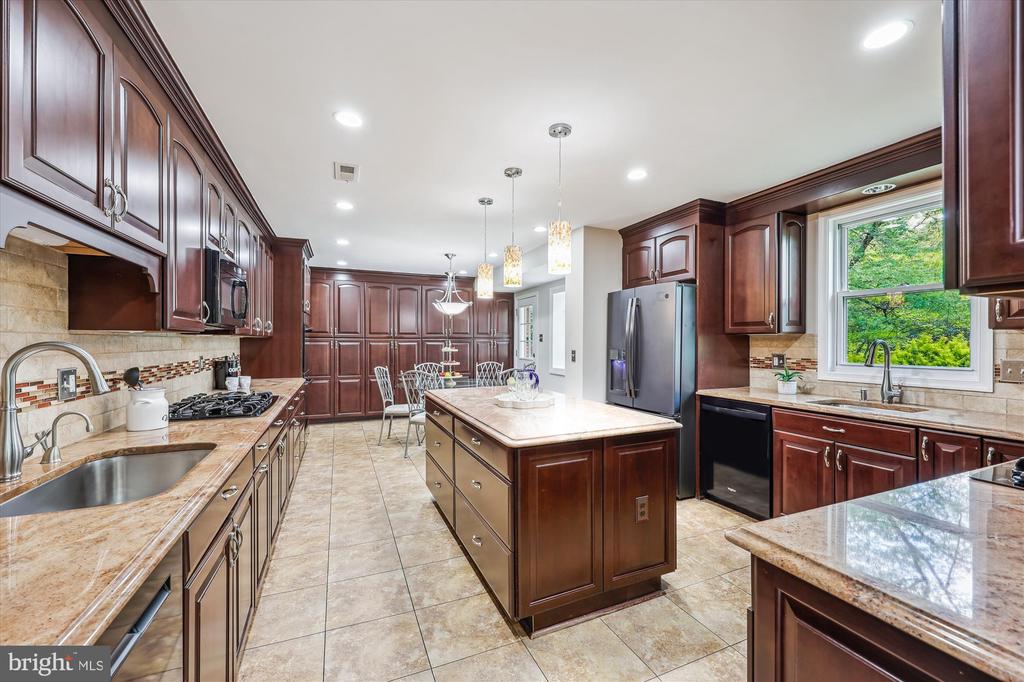 10711 Huntwood Dr