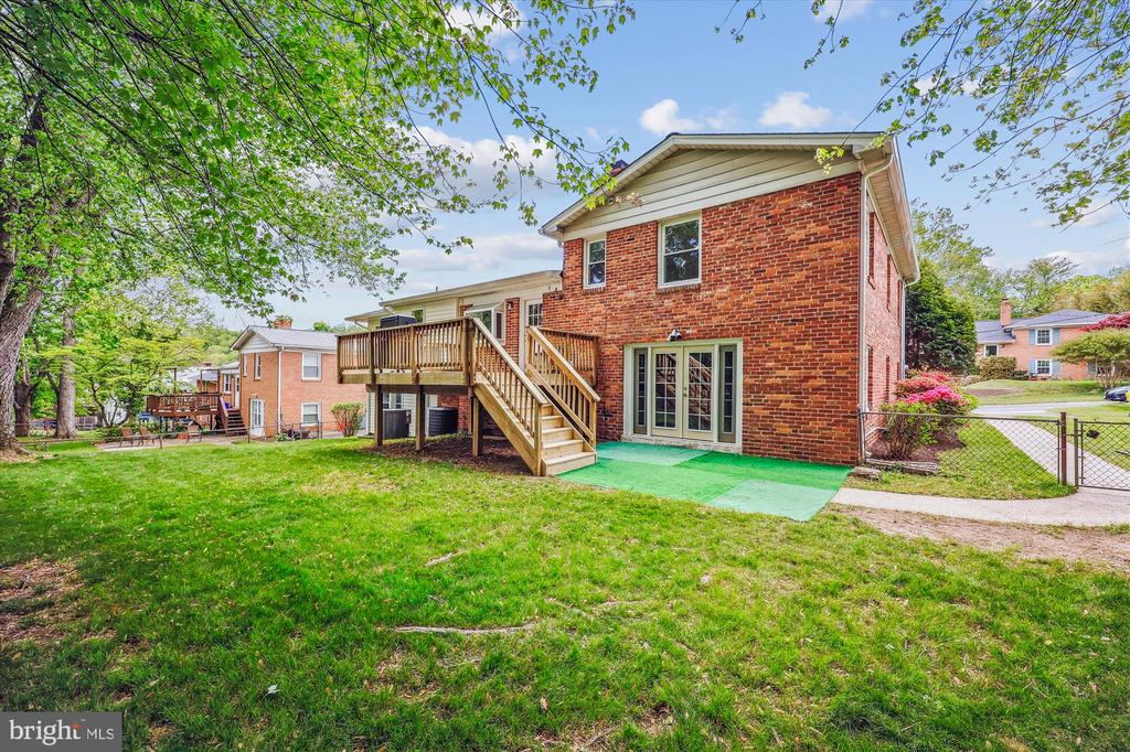 10711 Huntwood Dr