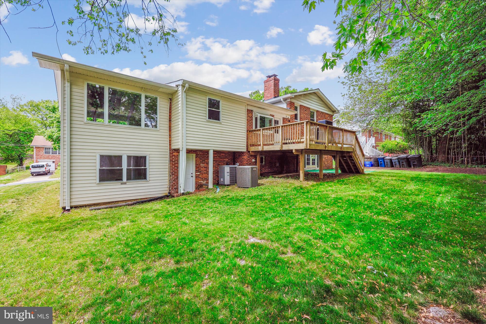 10711 Huntwood Dr