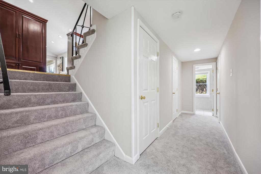 10711 Huntwood Dr