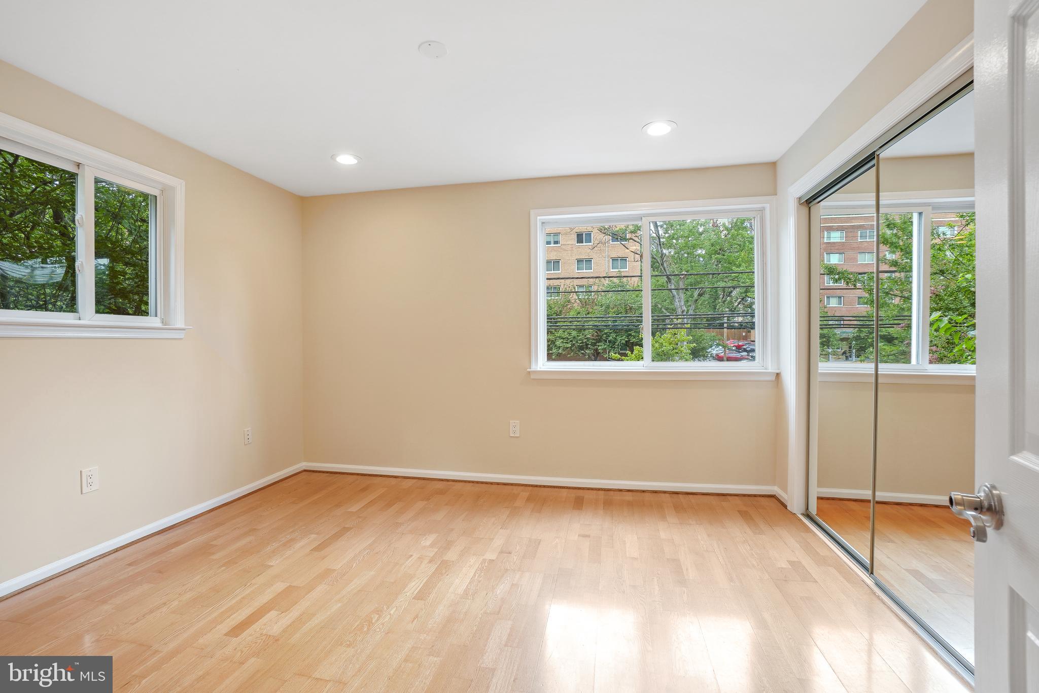 7527 Maple Ave #4