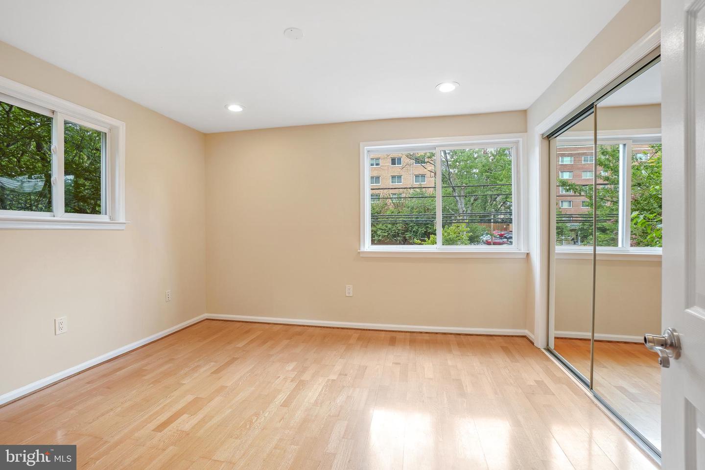 7527 Maple Ave #4