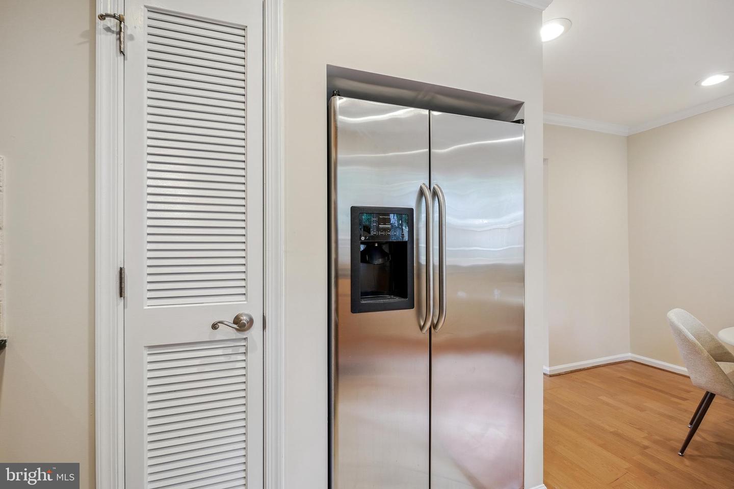 7527 Maple Ave #4