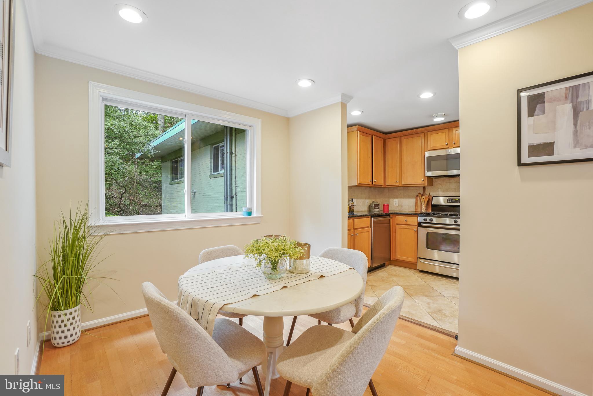 7527 Maple Ave #4