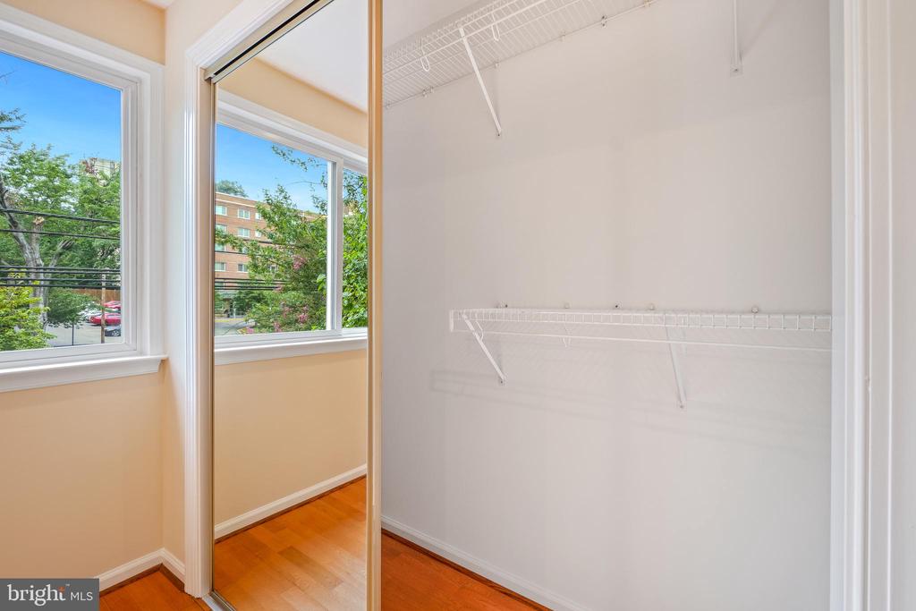 7527 Maple Ave #4