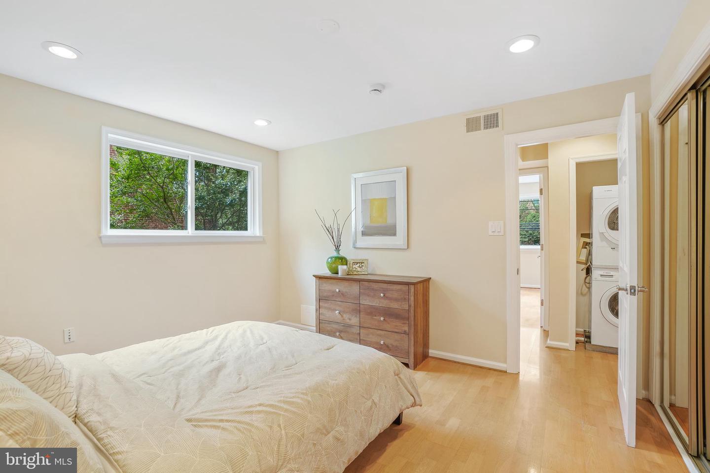 7527 Maple Ave #4