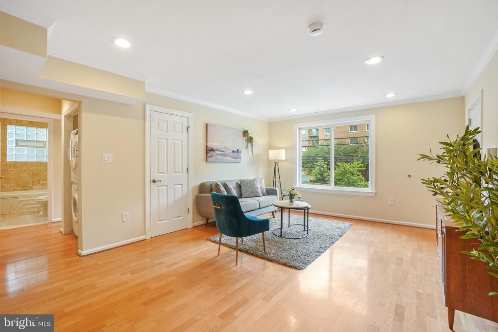 7527 Maple Ave #4