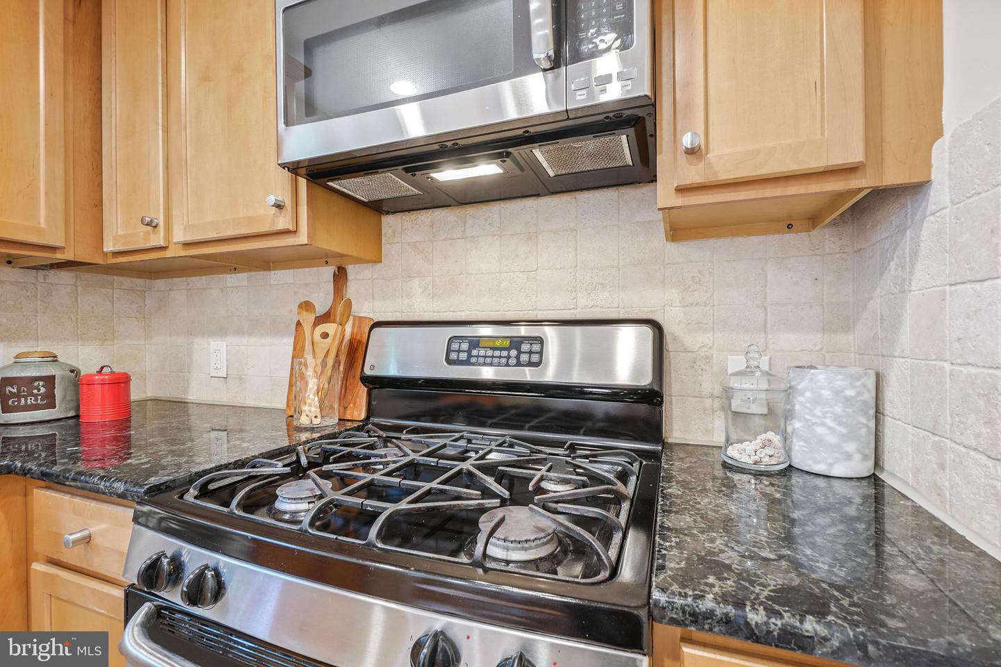 7527 Maple Ave #4