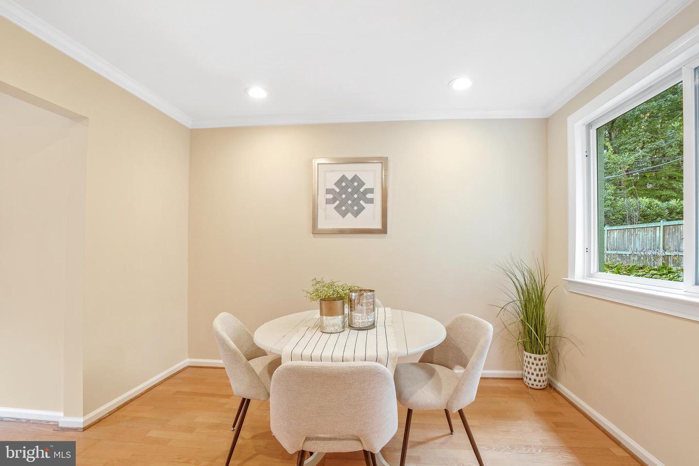 7527 Maple Ave #4