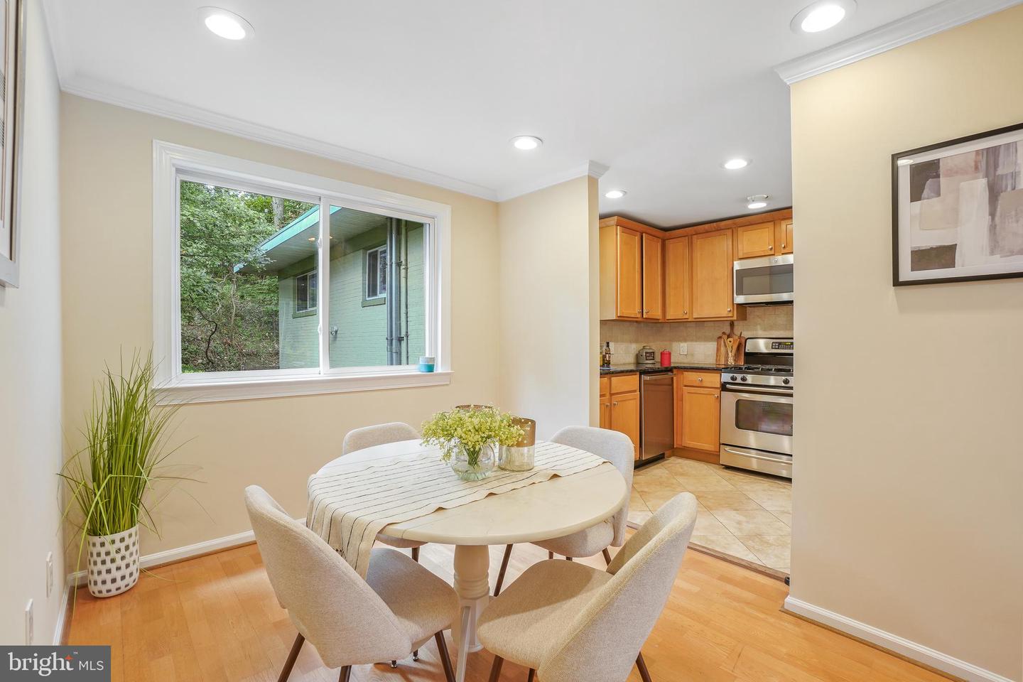 7527 Maple Ave #4