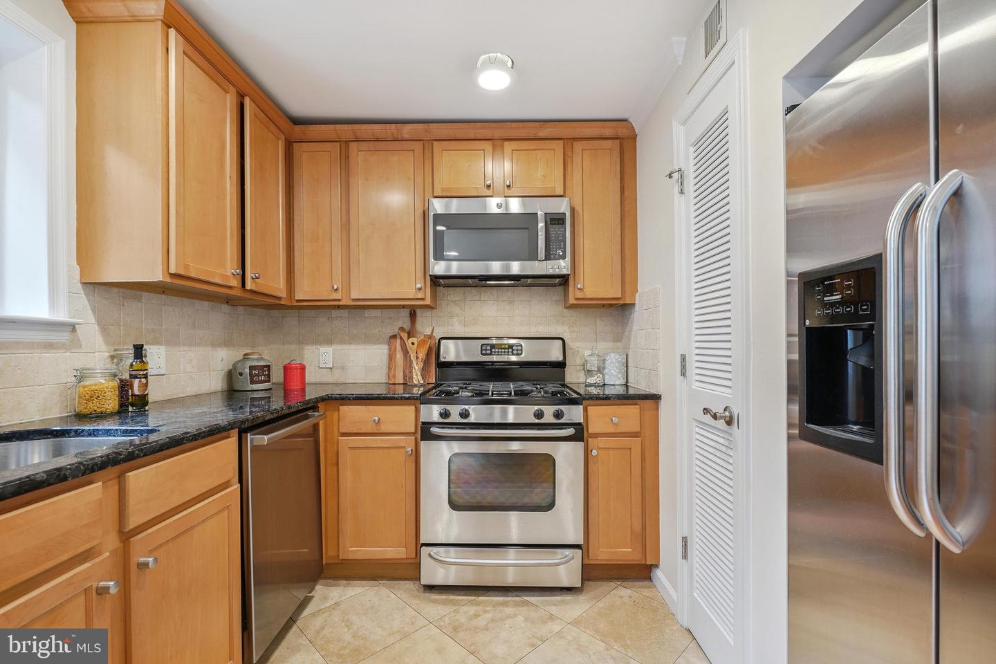 7527 Maple Ave #4