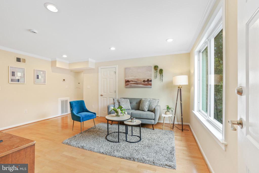 7527 Maple Ave #4