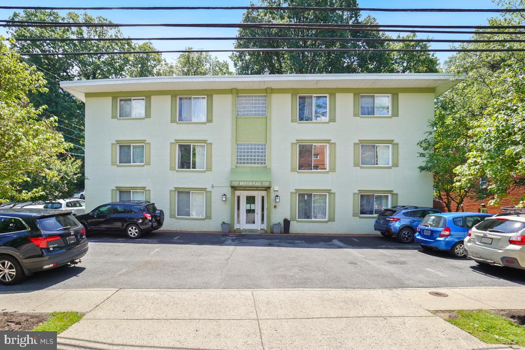 7527 Maple Ave #4