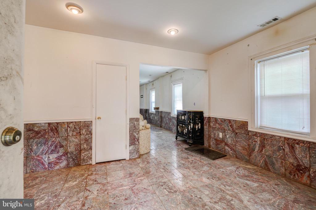 6619 Allegheny Ave