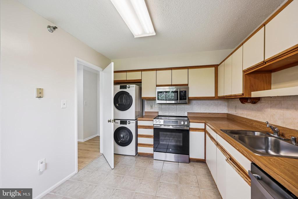 15100 INTERLACHEN DRIVE 4-812
