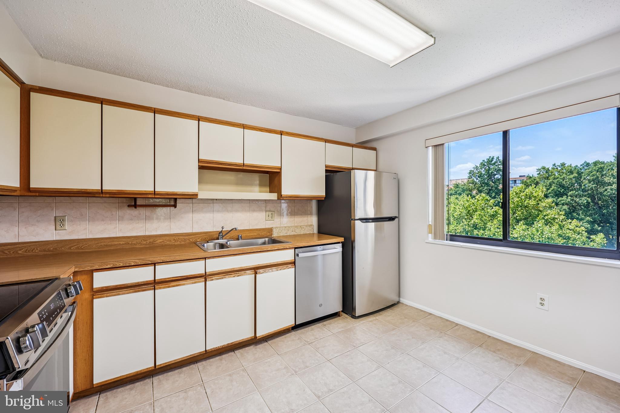 15100 INTERLACHEN DRIVE 4-812