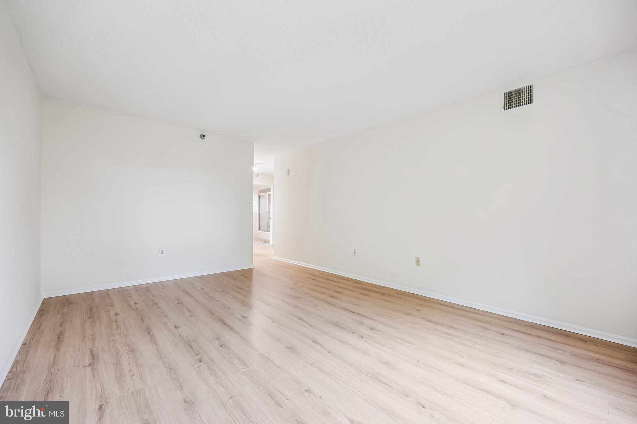 15100 INTERLACHEN DRIVE 4-812