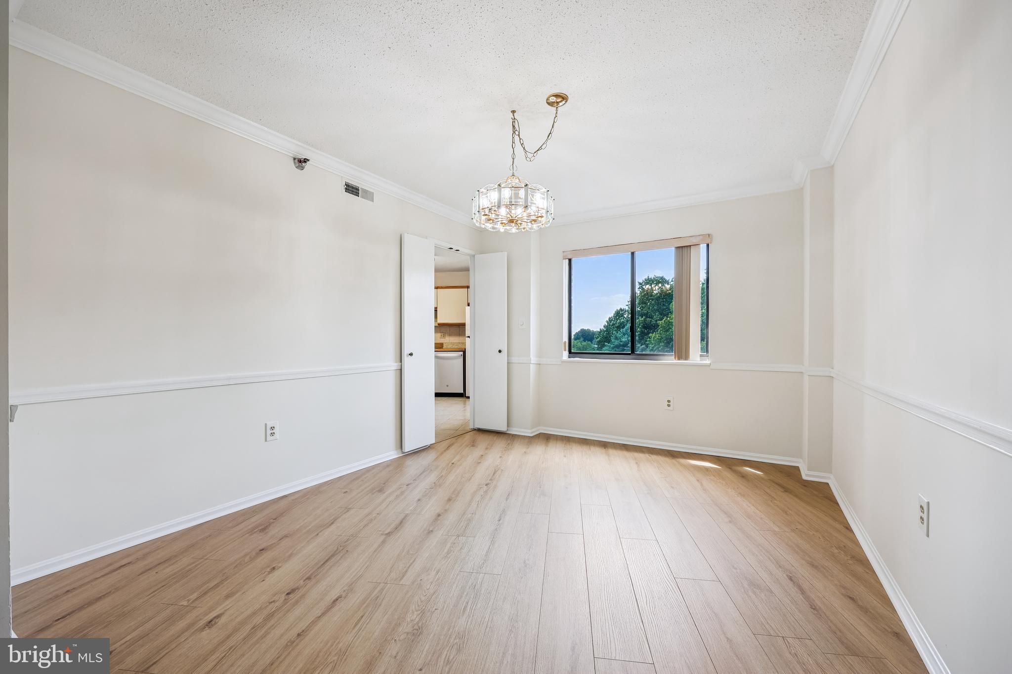 15100 INTERLACHEN DRIVE 4-812