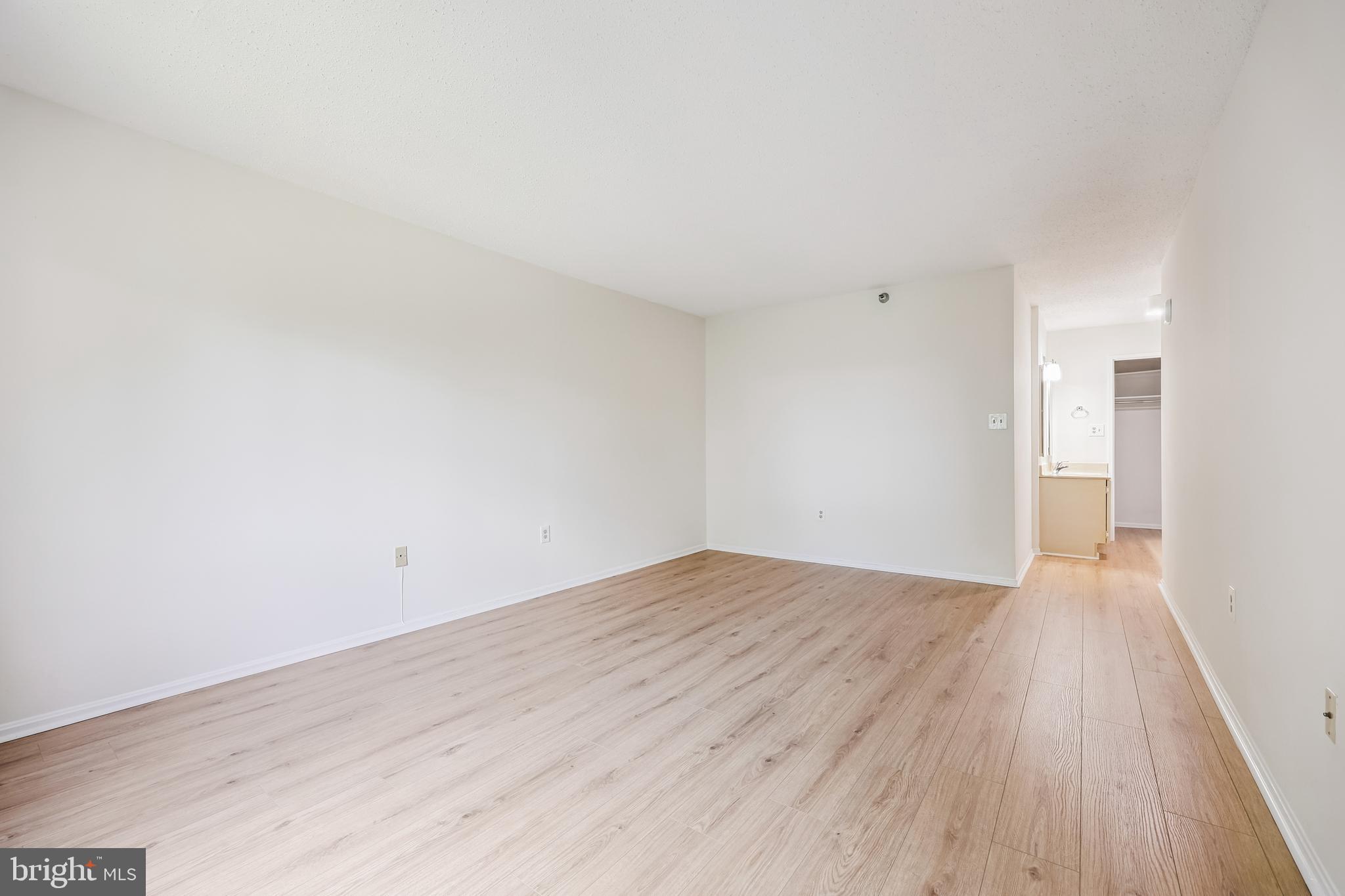 15100 INTERLACHEN DRIVE 4-812