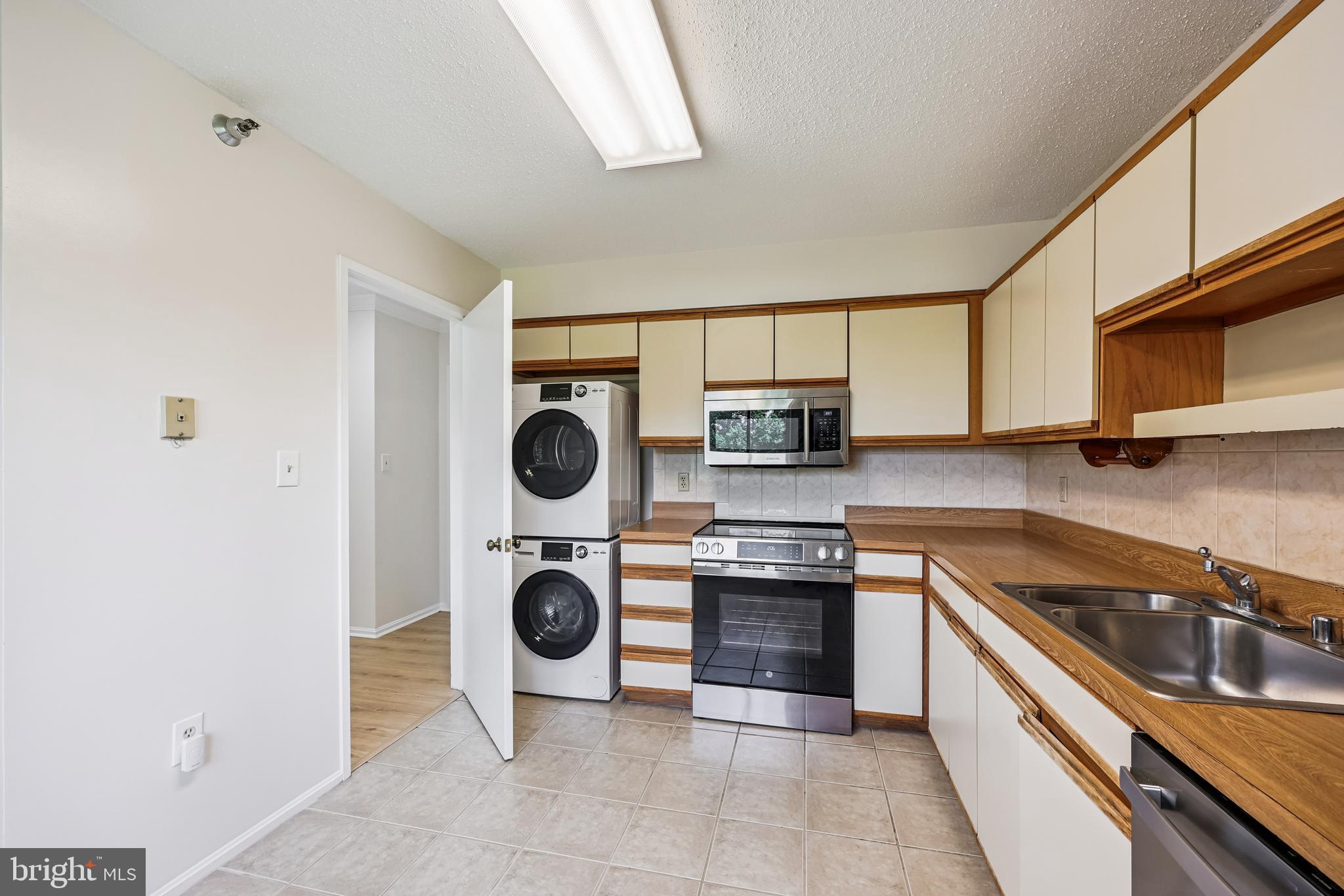 15100 INTERLACHEN DRIVE 4-812