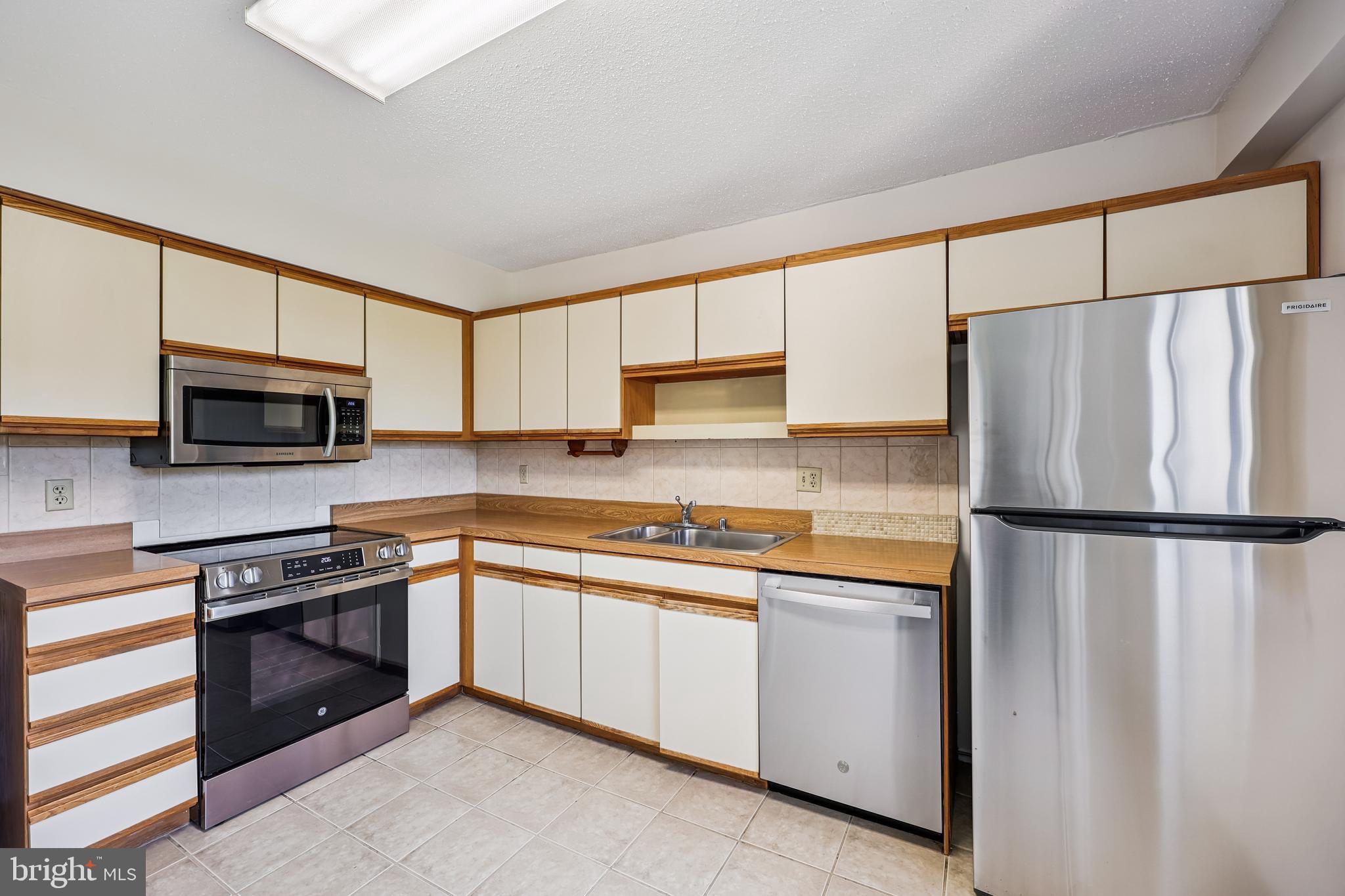 15100 INTERLACHEN DRIVE 4-812