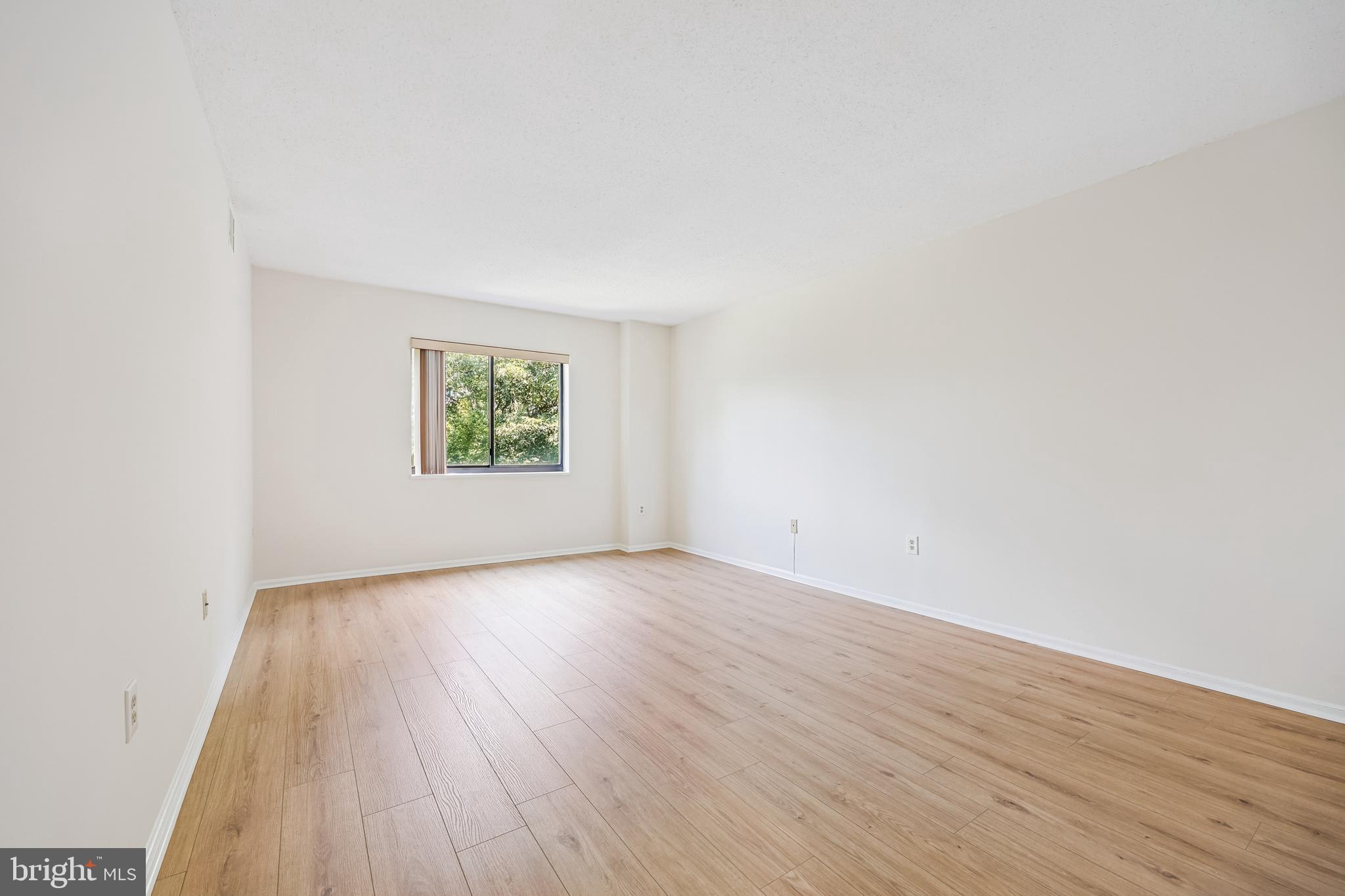 15100 INTERLACHEN DRIVE 4-812
