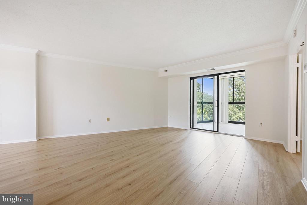 15100 INTERLACHEN DRIVE 4-812