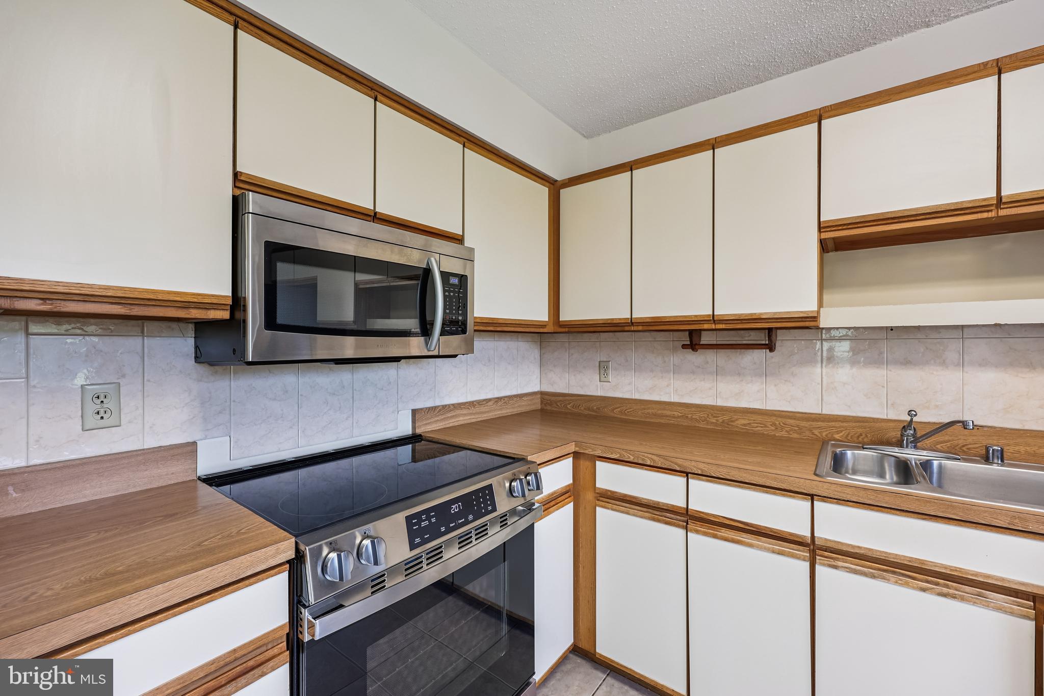 15100 INTERLACHEN DRIVE 4-812