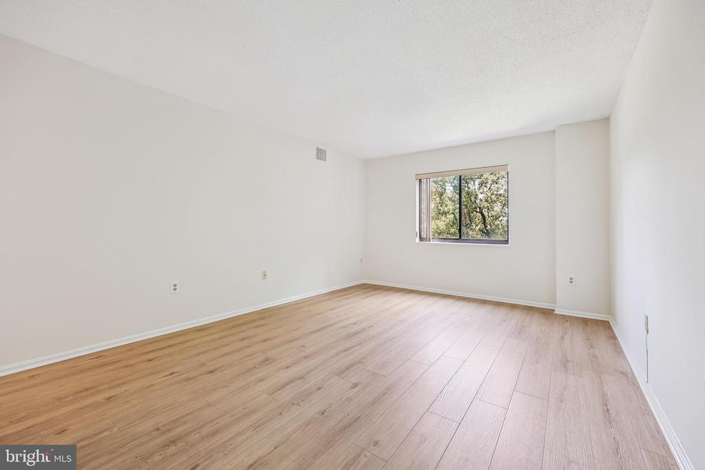 15100 INTERLACHEN DRIVE 4-812