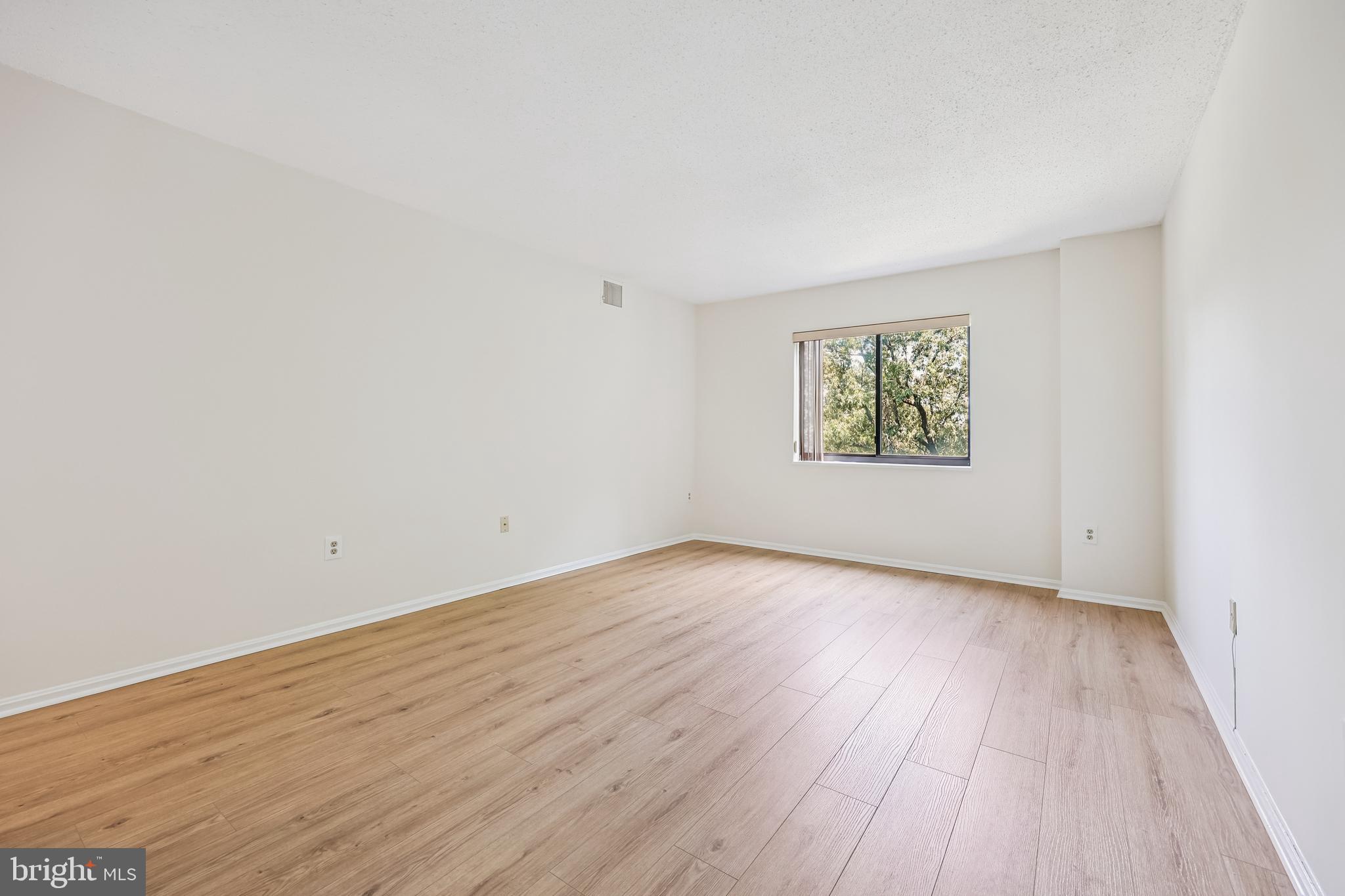 15100 INTERLACHEN DRIVE 4-812