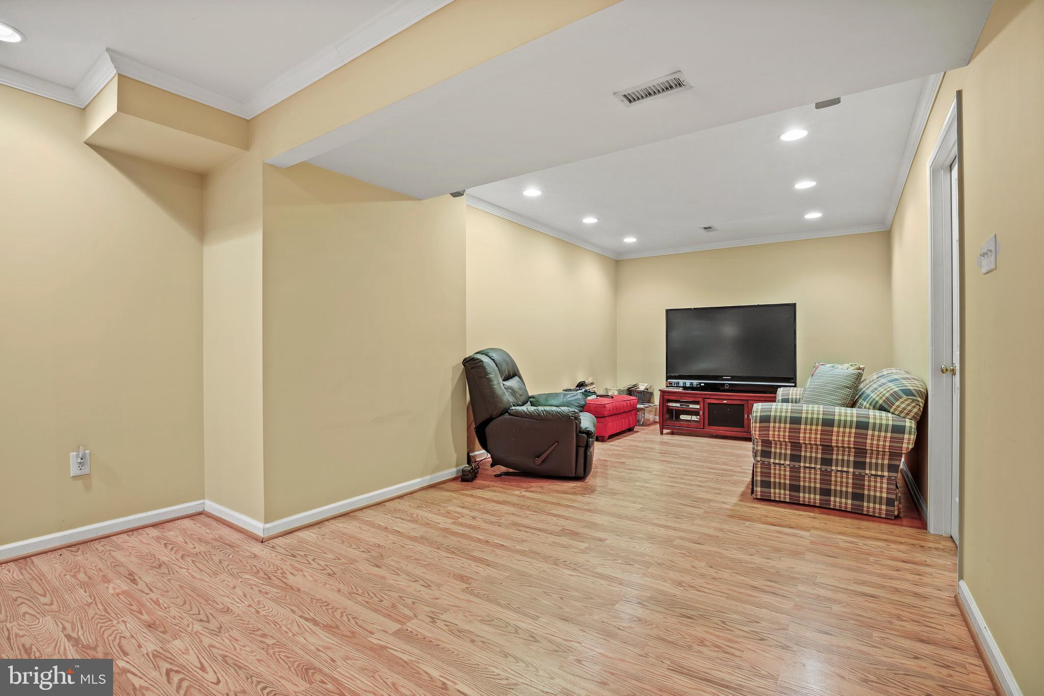 225 SHADOW GLEN COURT